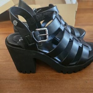Madden NYC Black Chunky Platform Sandal